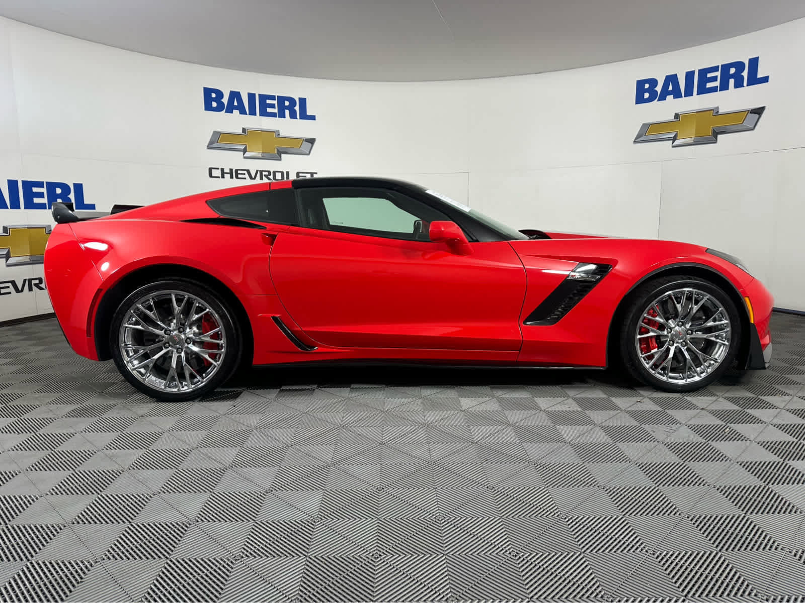 Used 2015 Chevrolet Corvette Z06 w/ 3LZ Preferred Equipment Group image 8