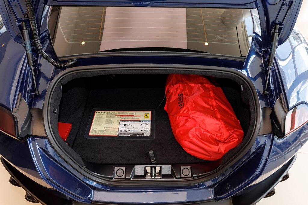 Used 2024 Ferrari Roma RWD image 19