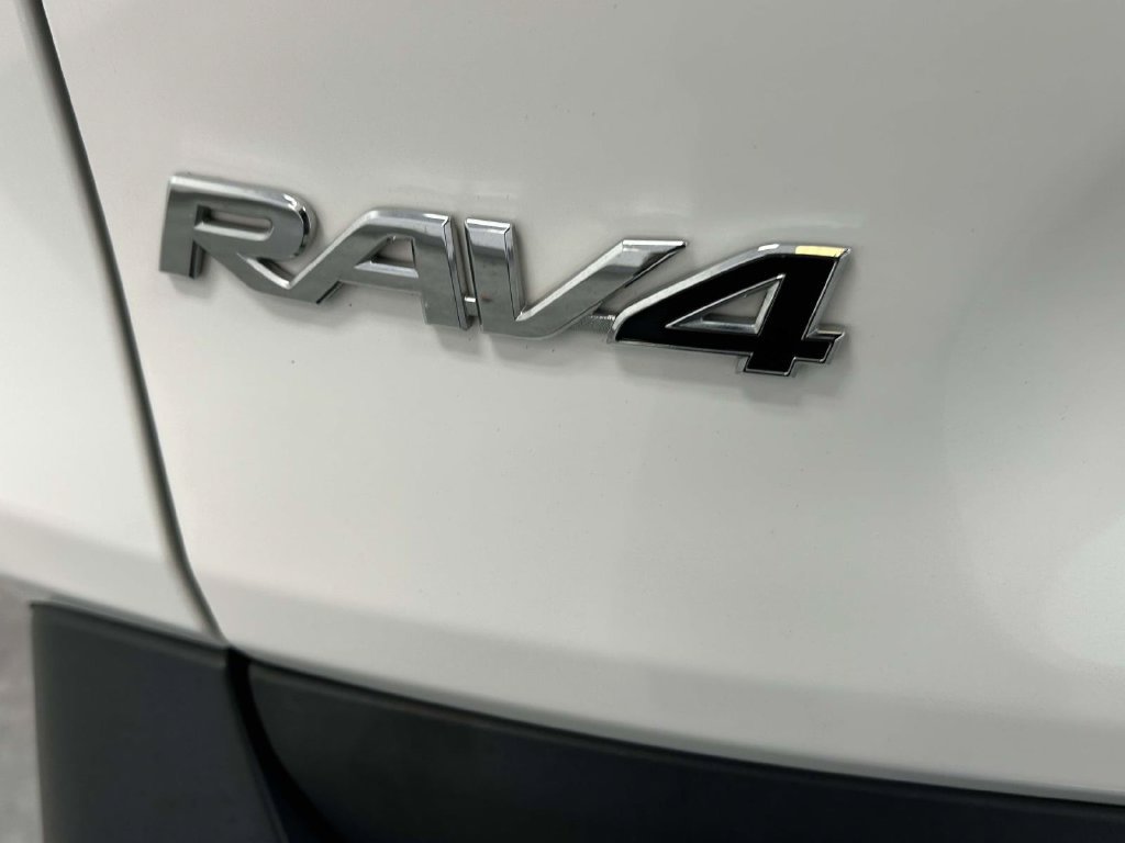 Used 2024 Toyota RAV4 LE AWD/4WD image 10