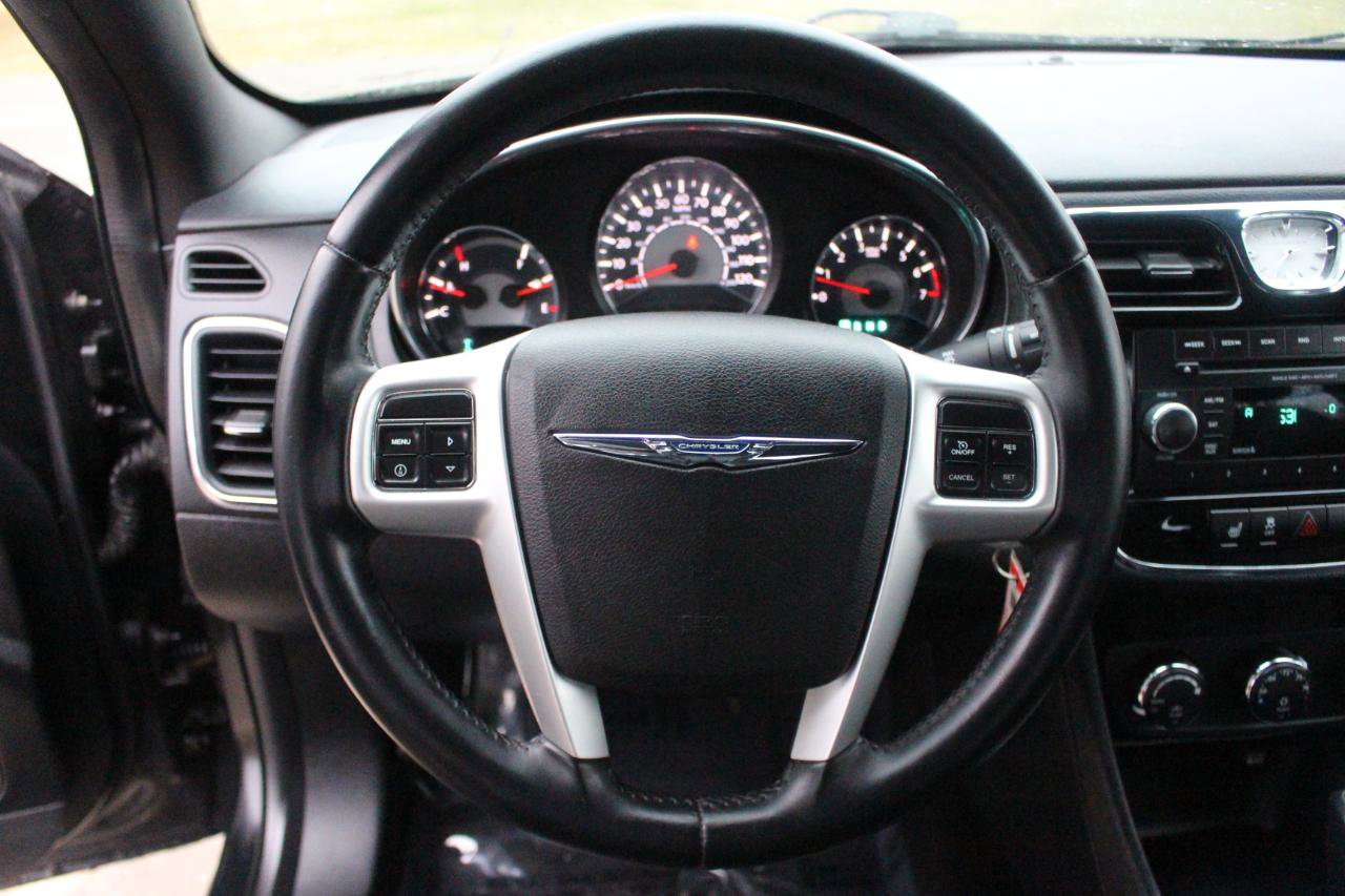 Used 2013 Chrysler 200 Limited FWD image 19