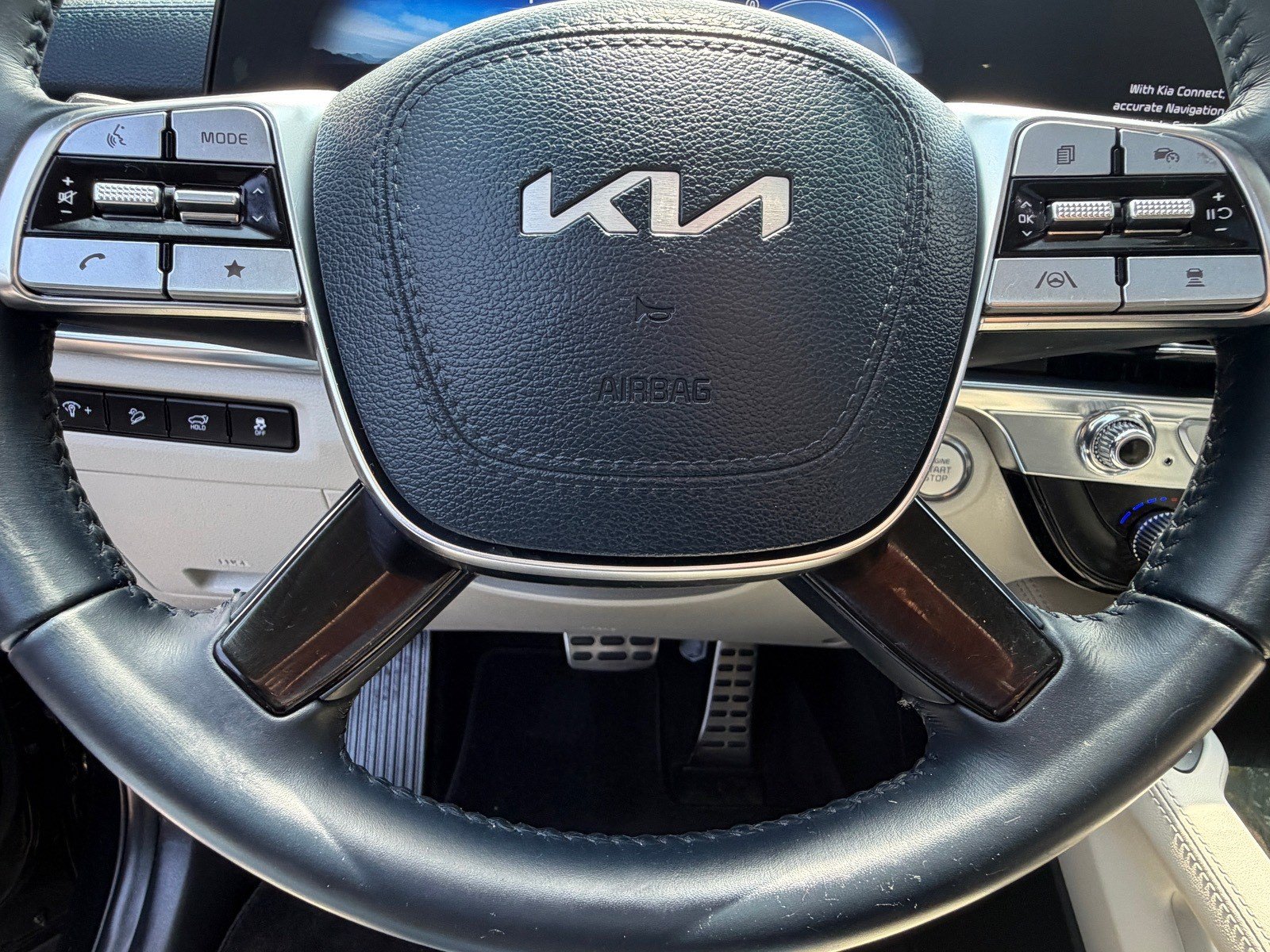 Used 2025 Kia Telluride SX w/ SX Captain's Chair Package FWD image 21