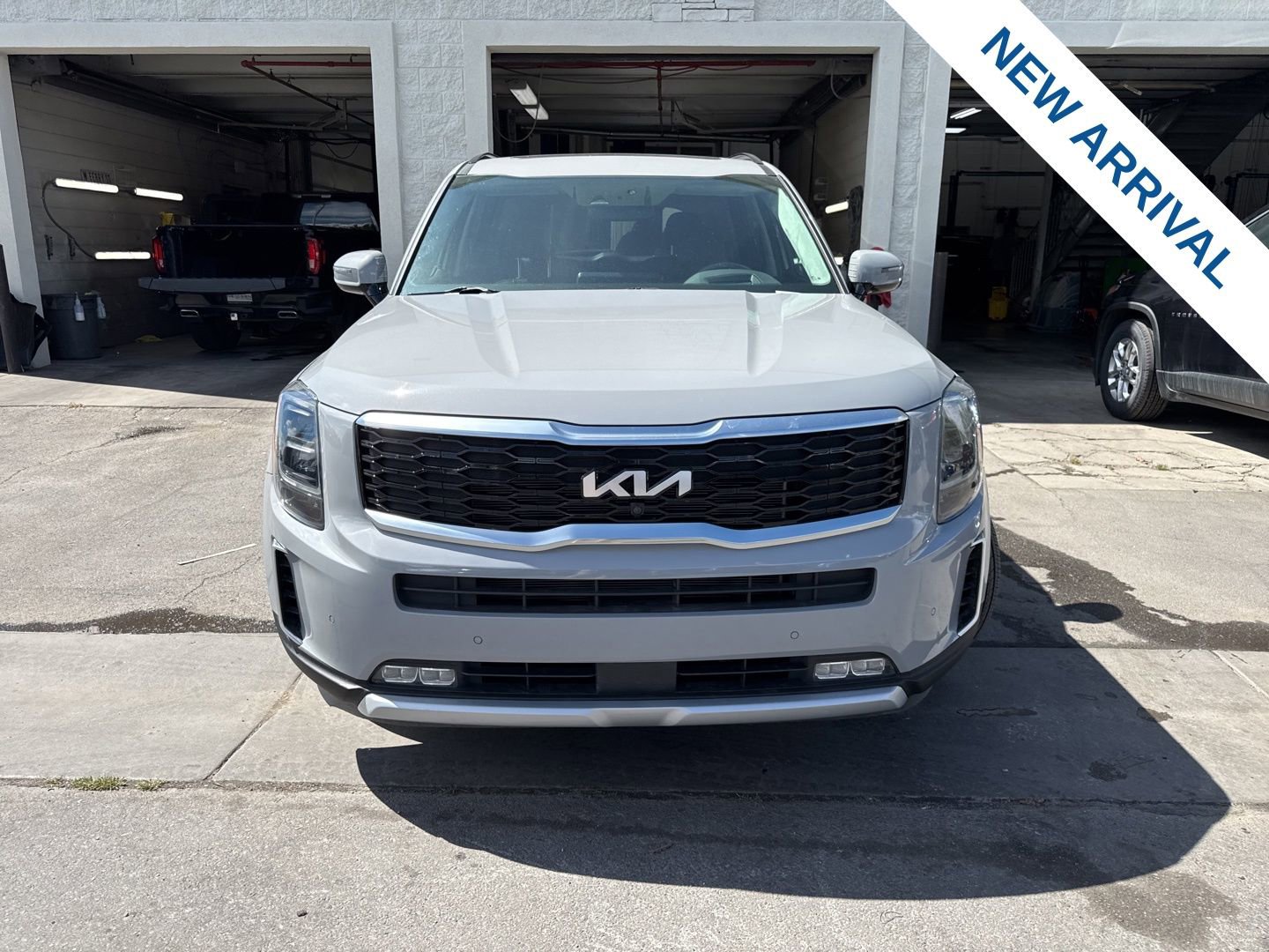 Used 2022 Kia Telluride SX w/ SX Prestige Package image 2