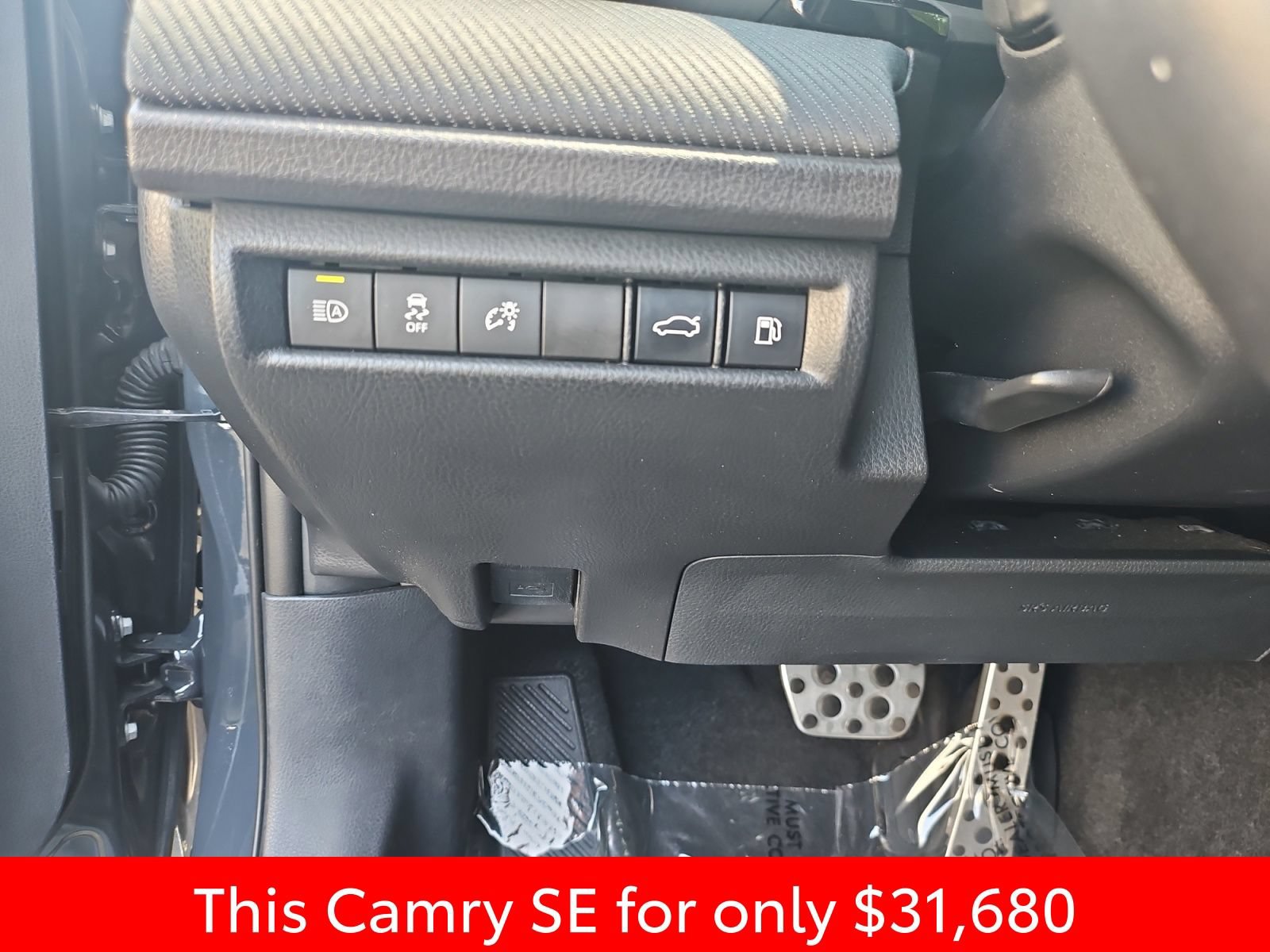 Used 2025 Toyota Camry SE FWD image 25