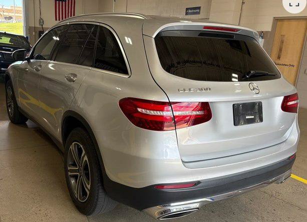Used 2019 Mercedes-Benz GLC 300 image 2