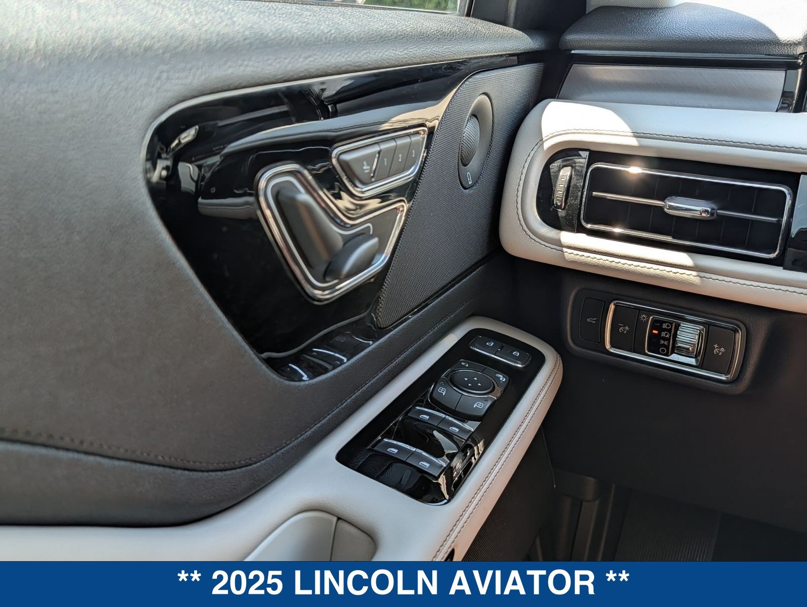 Used 2025 Lincoln Aviator AWD w/ Equipment Group 101A image 27