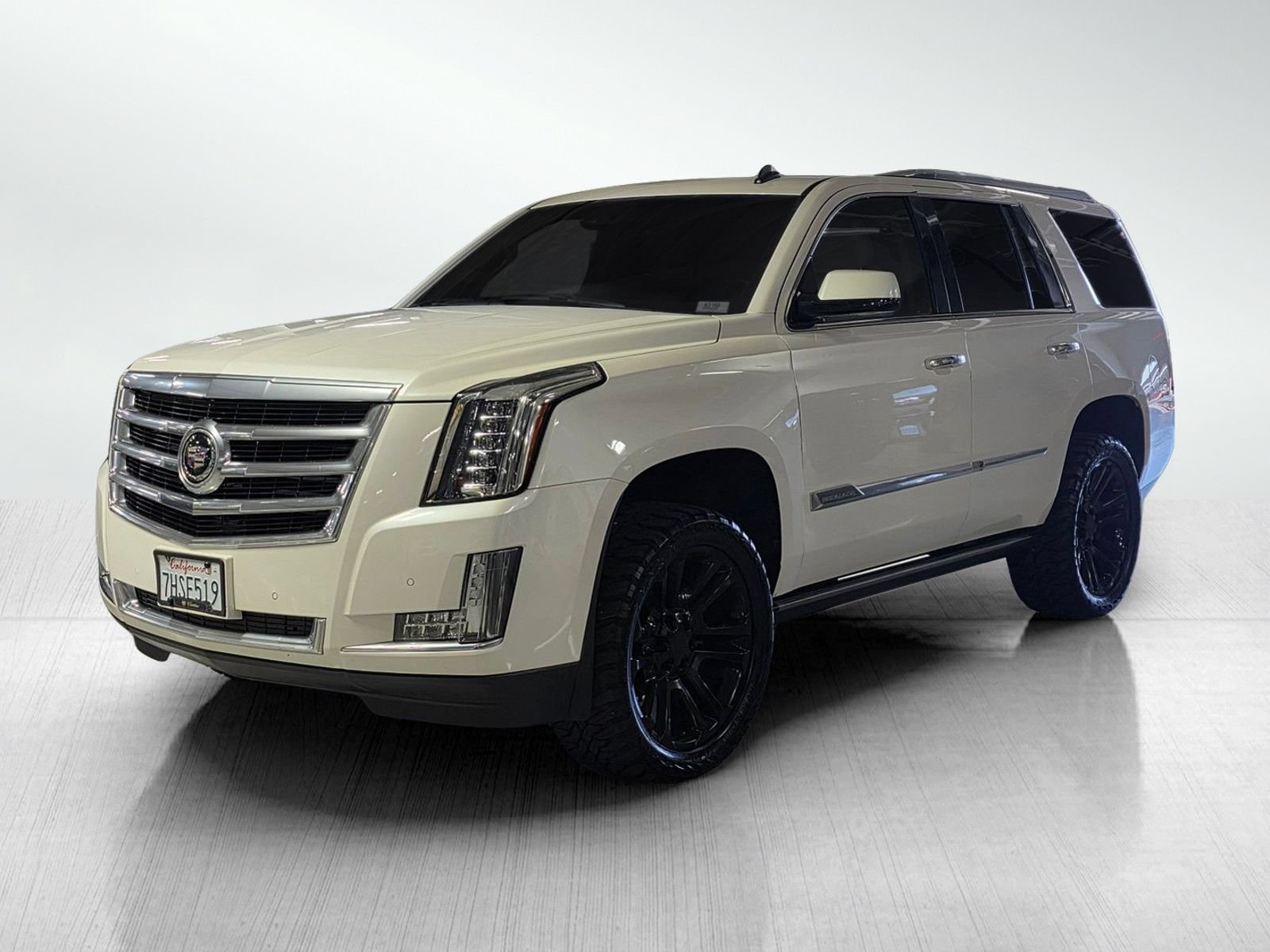 Used 2015 Cadillac Escalade Premium AWD/4WD image 3
