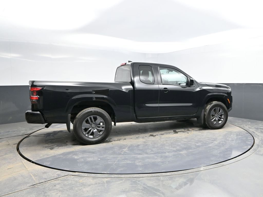 Used 2025 Nissan Frontier SV image 9