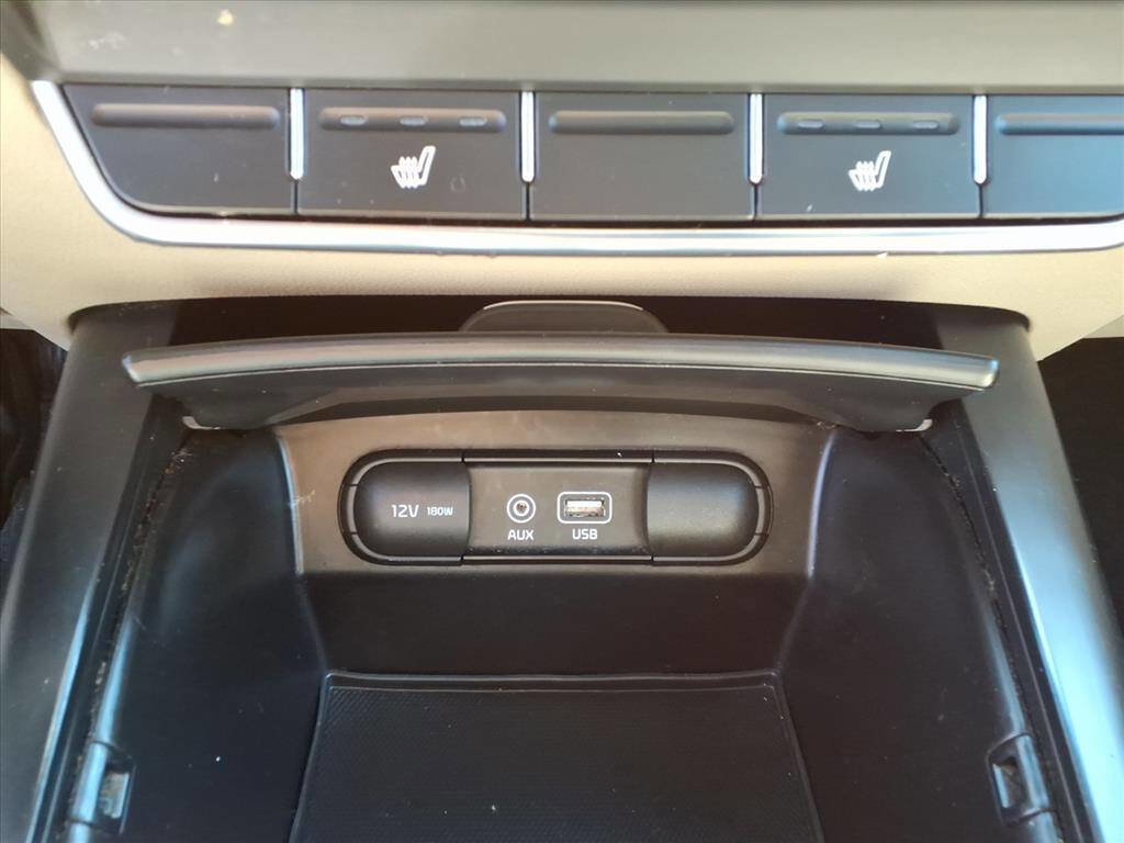 Used 2017 Kia Sorento LX w/ LX Convenience Package image 22