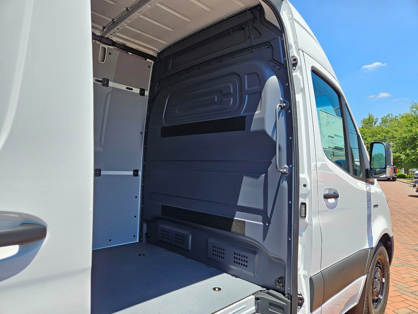 New 2024 Mercedes-Benz eSprinter 170 Cargo image 34