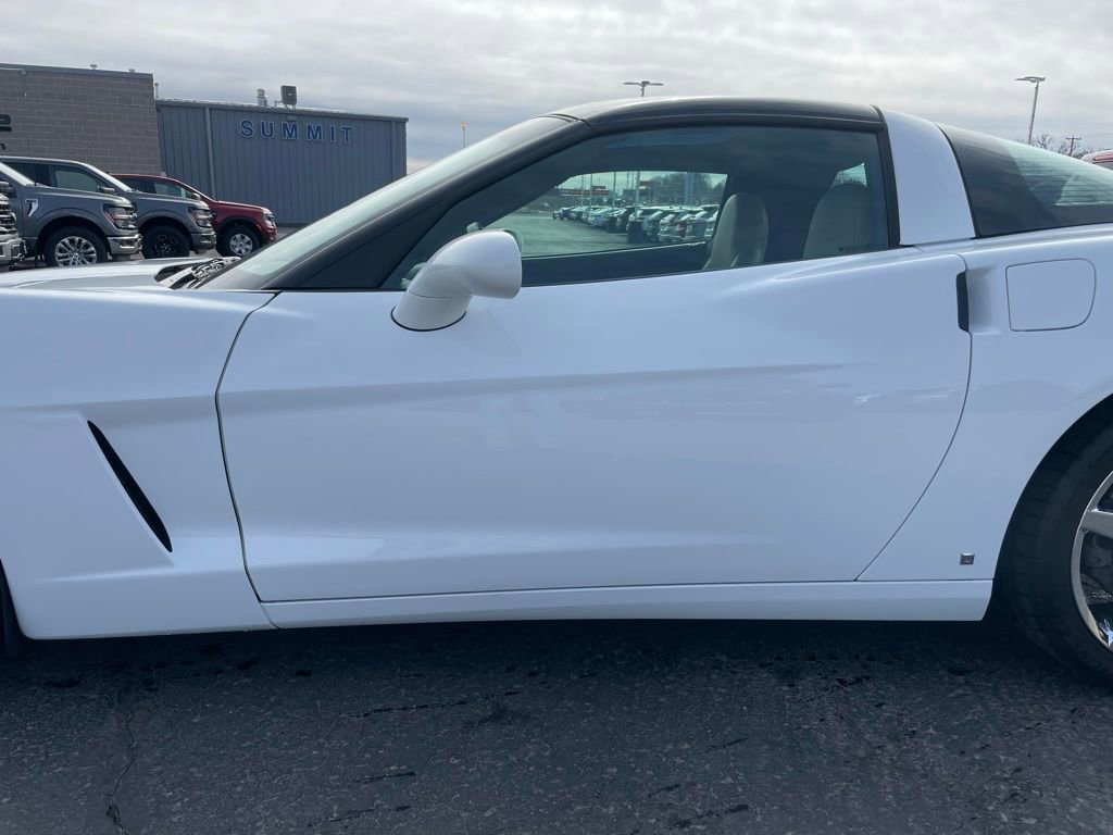 Used 2007 Chevrolet Corvette Coupe w/ Preferred Equipment Group RWD image 28