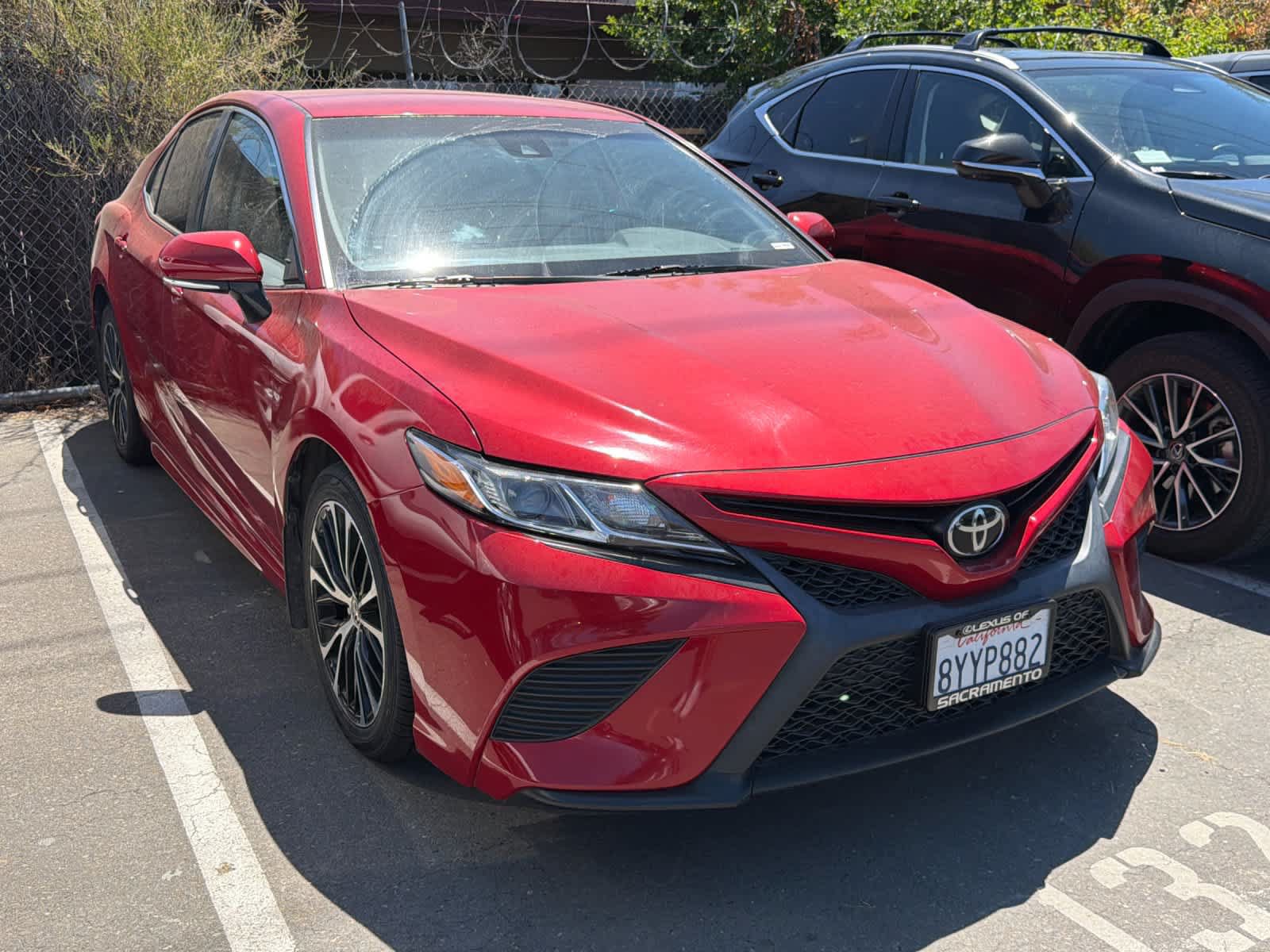 Used 2020 Toyota Camry SE w/ Convenience Package FWD image 3