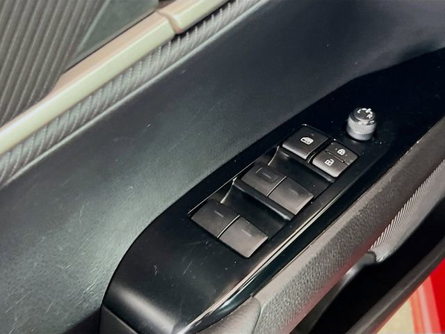 Used 2025 Toyota Camry SE image 18