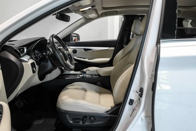 Used 2020 INFINITI QX50 Luxe w/ Navigation Package FWD image 6