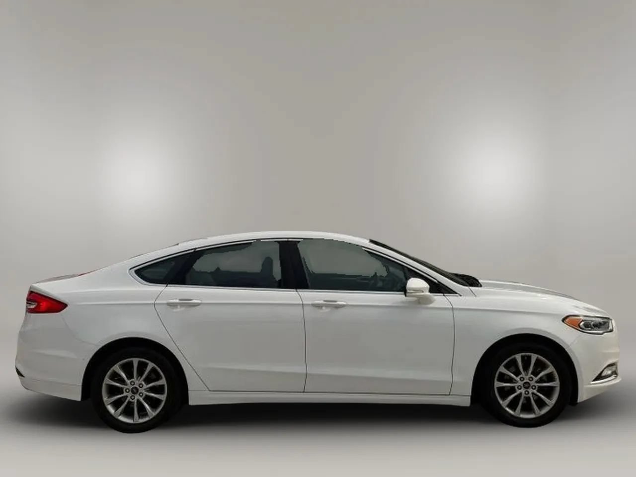 Used 2017 Ford Fusion SE w/ Fusion SE Technology Package FWD image 8
