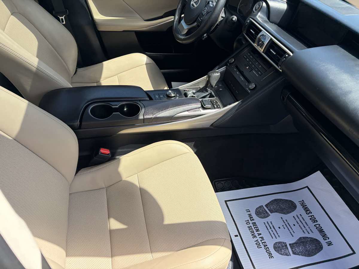 Used 2019 Lexus IS 300 AWD image 27