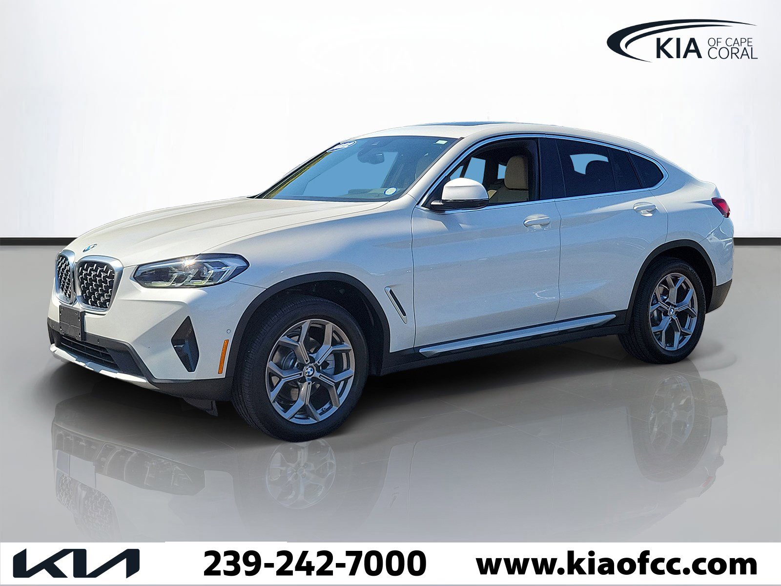 Used 2022 BMW X4 xDrive30i w/ Premium Package 2 AWD/4WD image 3