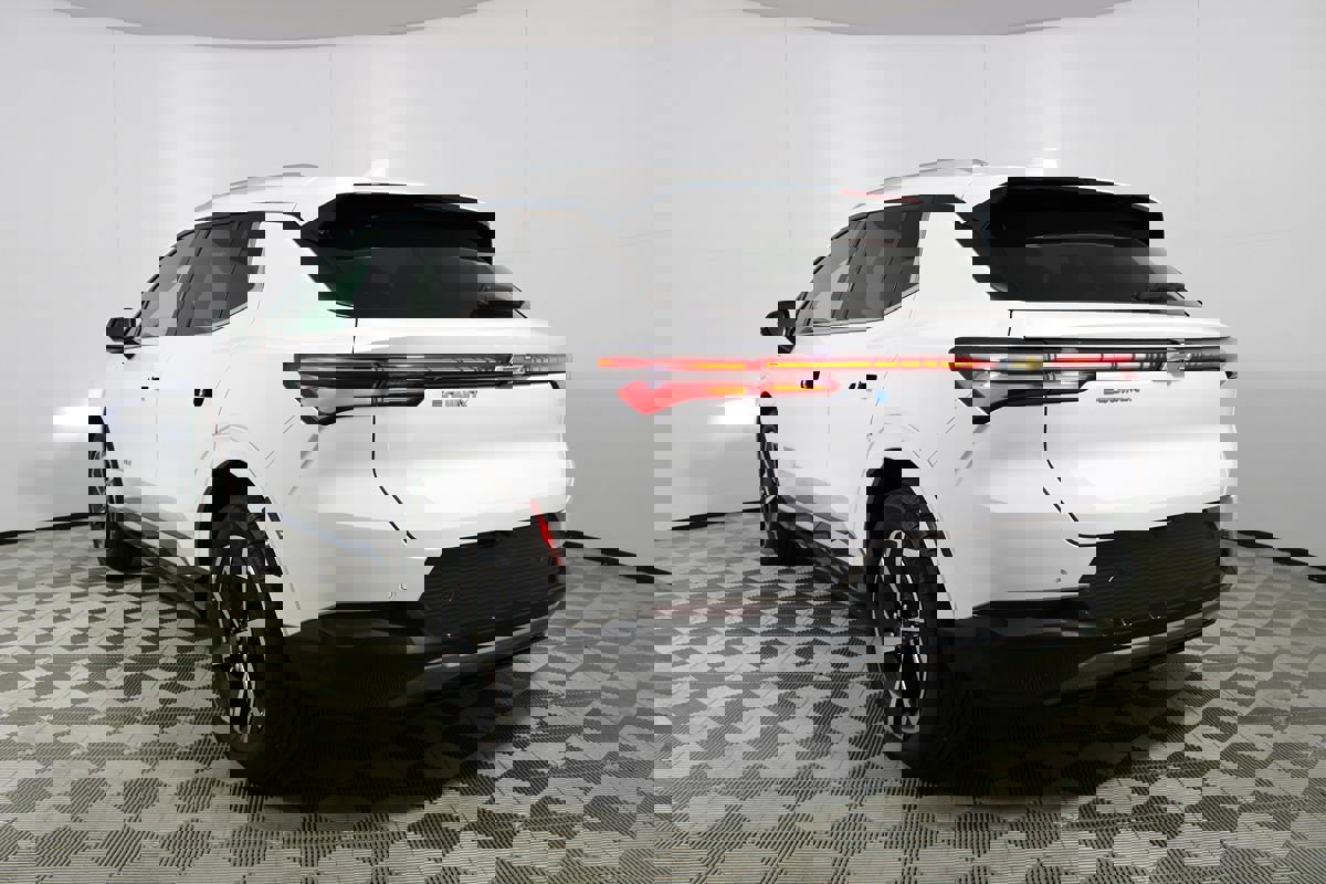 Used 2025 Chevrolet Equinox EV LT w/ Convenience Package image 34