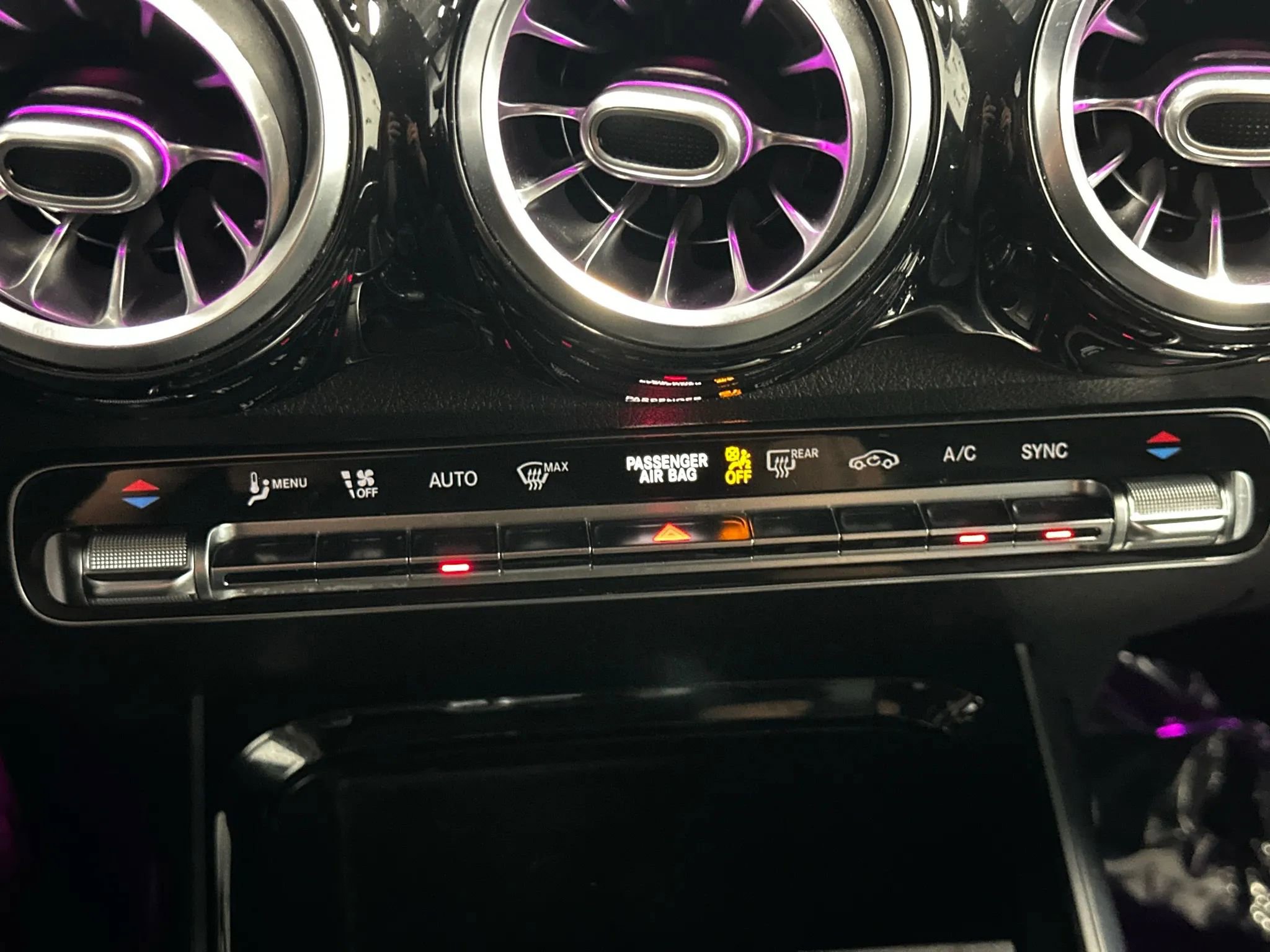 Used 2021 Mercedes-Benz GLB 250 GLB 250 Sport Utility 4D image 41