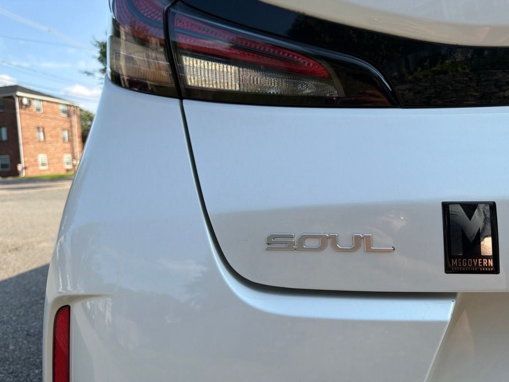Certified 2023 Kia Soul LX w/ Option Group 015 FWD image 11