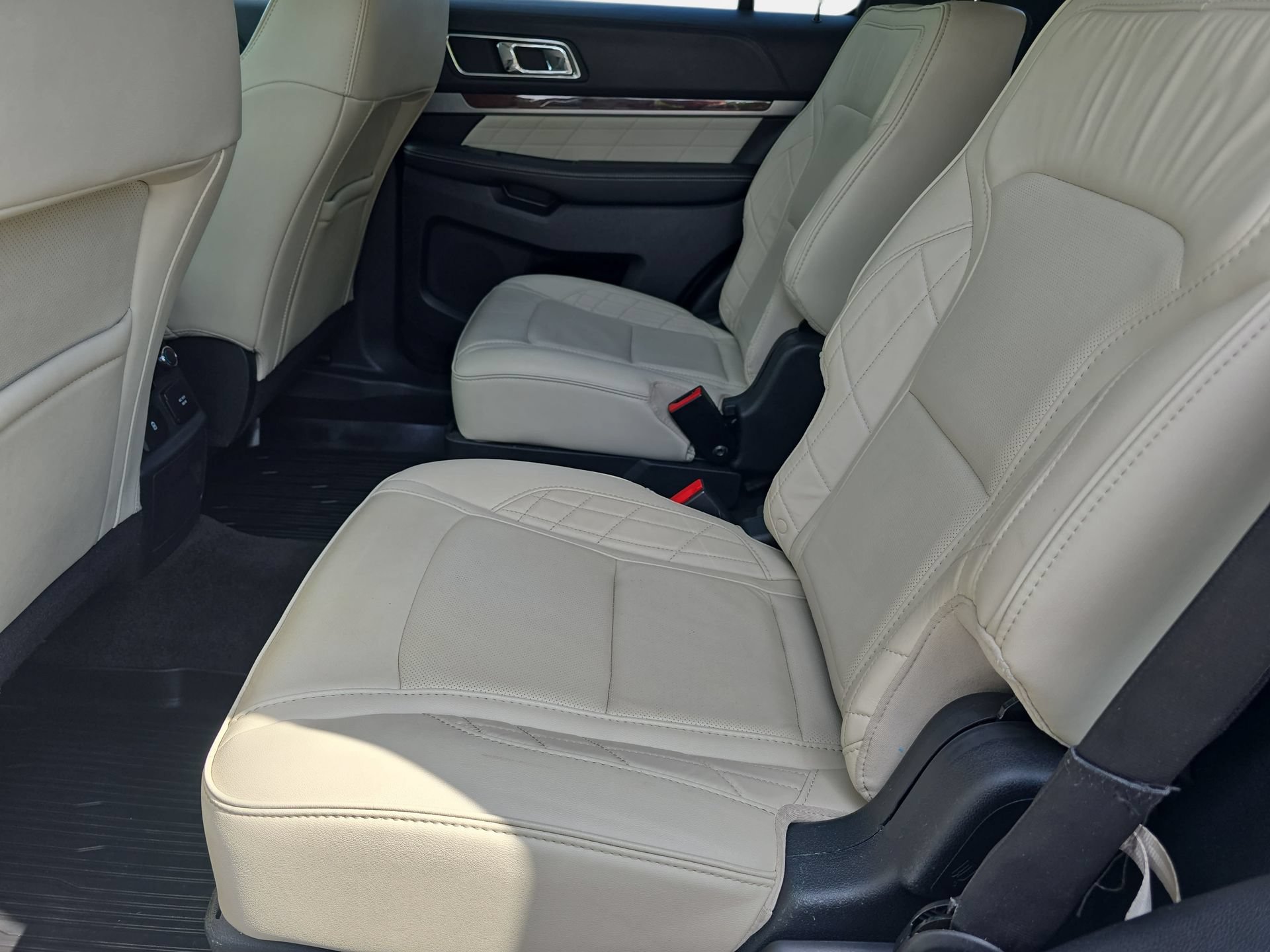 Used 2018 Ford Explorer Platinum AWD/4WD image 14