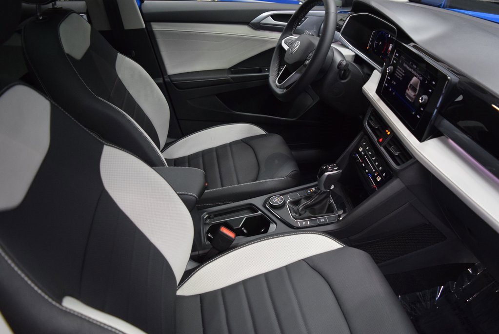 New 2025 Volkswagen Taos SEL image 7