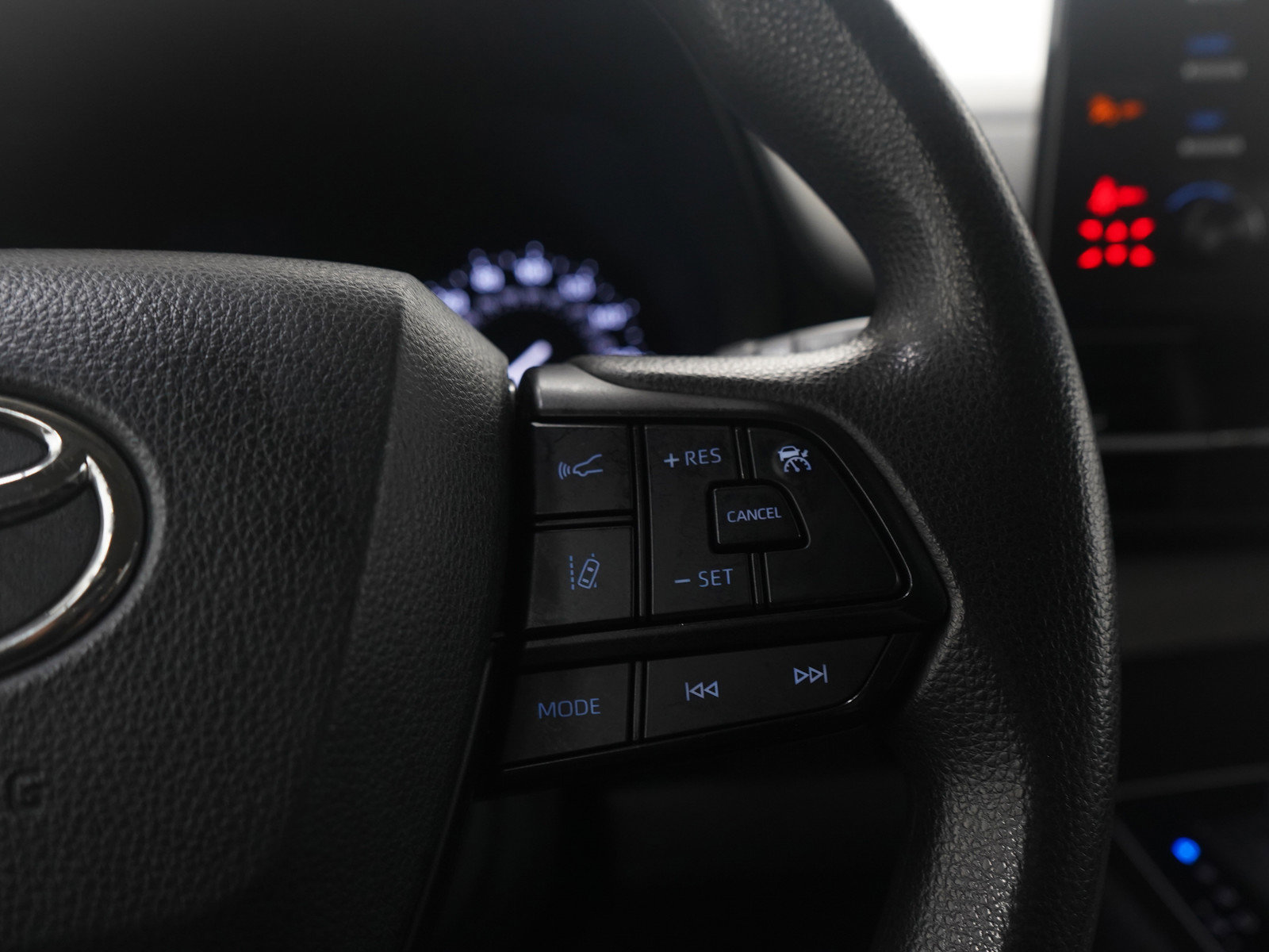 Used 2022 Toyota Sienna LE FWD image 25