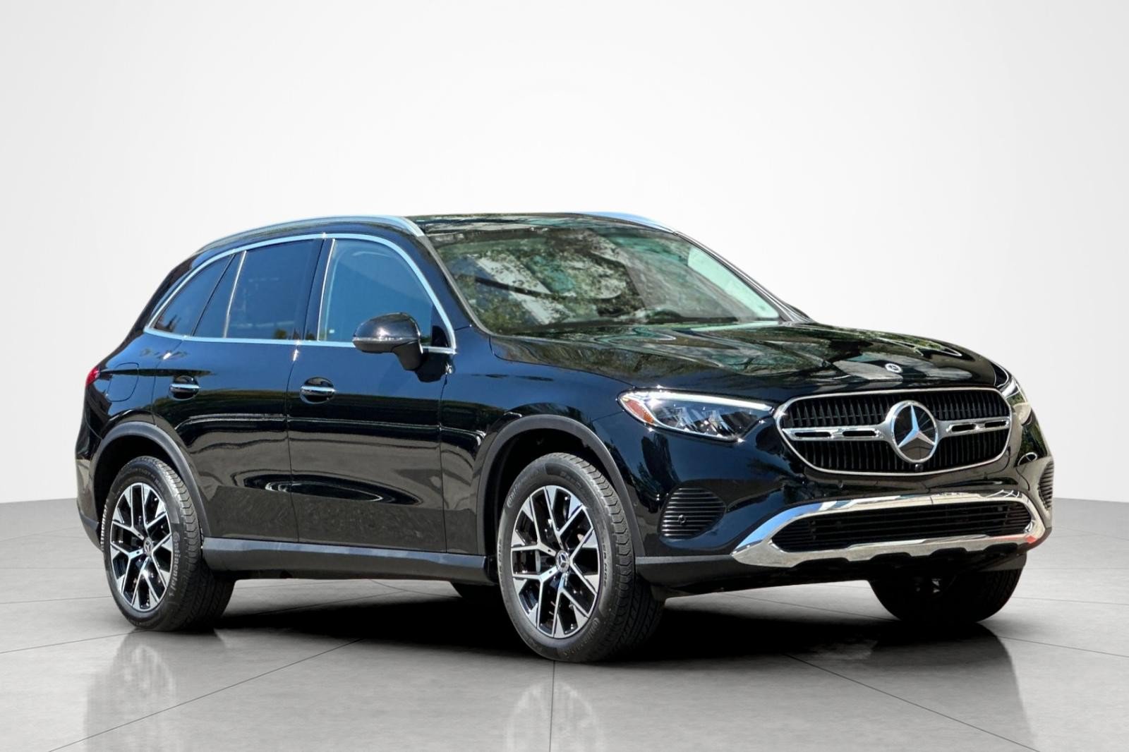 Used 2025 Mercedes-Benz GLC 350e 4MATIC image 7