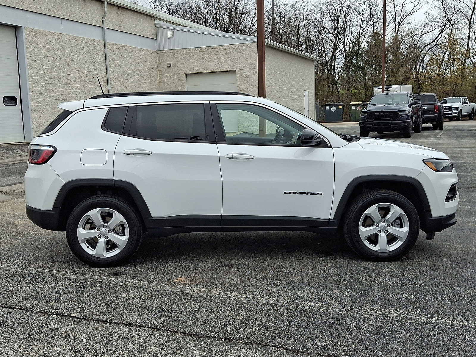 Used 2022 Jeep Compass Latitude w/ Sun and Sound Group image 9