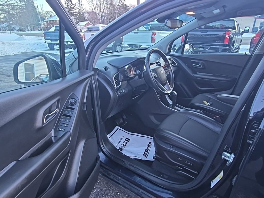 Certified 2022 Chevrolet Trax LT w/ LT Convenience Package image 12