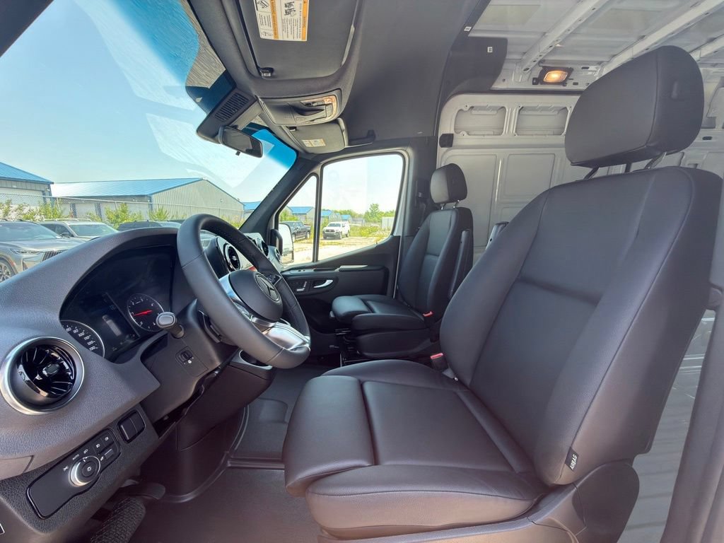 Used 2026 Mercedes-Benz Sprinter 2500 image 16