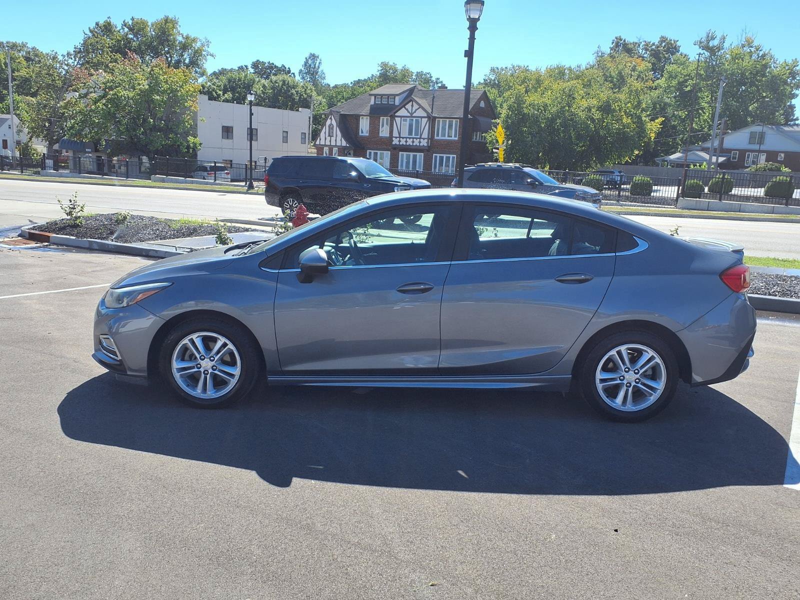 Used 2018 Chevrolet Cruze LT w/ Convenience Package FWD image 25