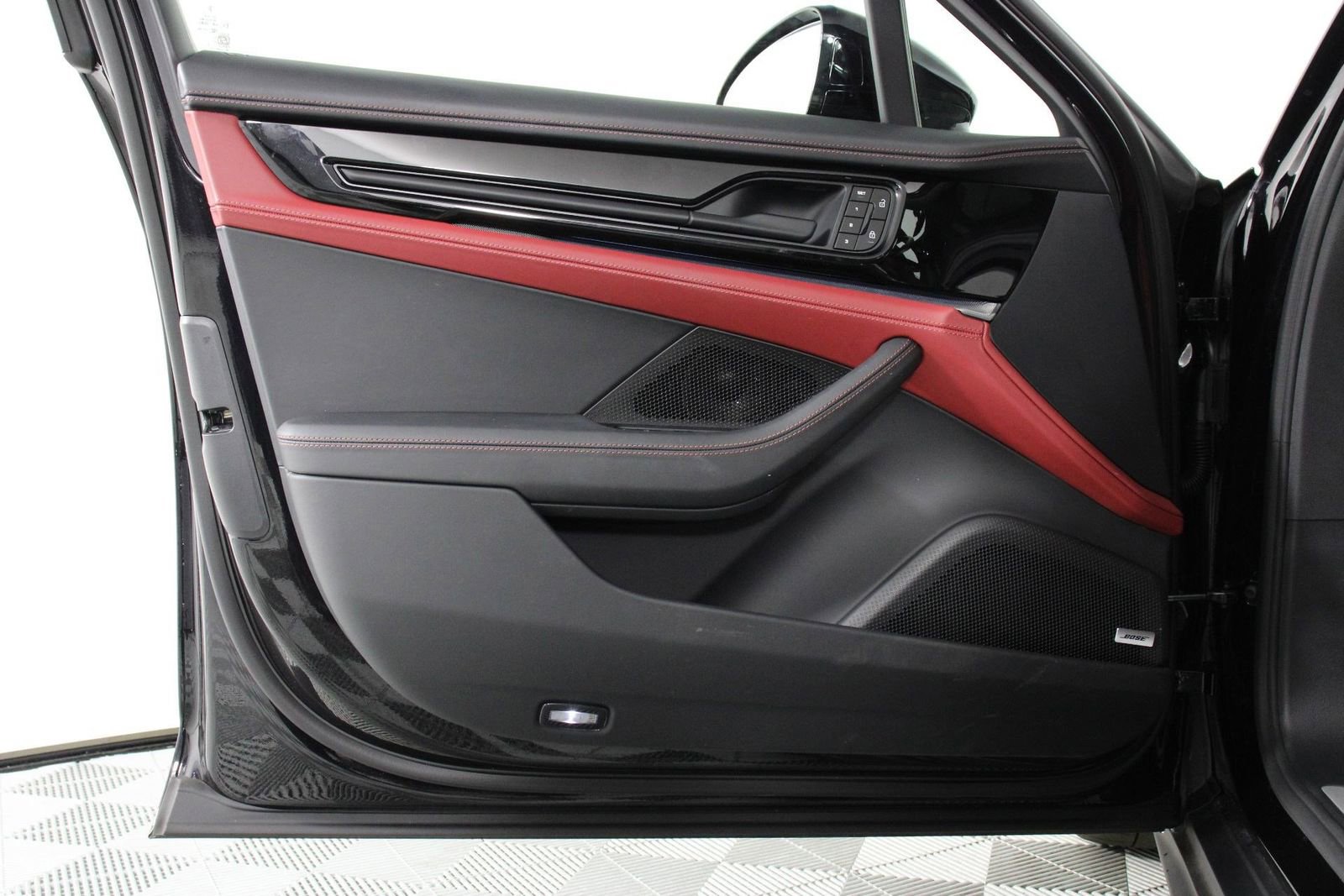 Certified 2025 Porsche Panamera image 20