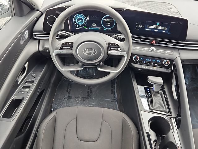 Used 2024 Hyundai Elantra Blue image 13