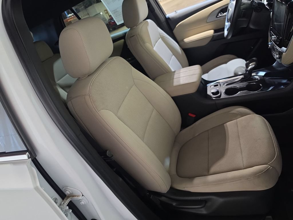 Used 2023 Chevrolet Traverse LT w/ LPO, Cargo Package AWD/4WD image 25