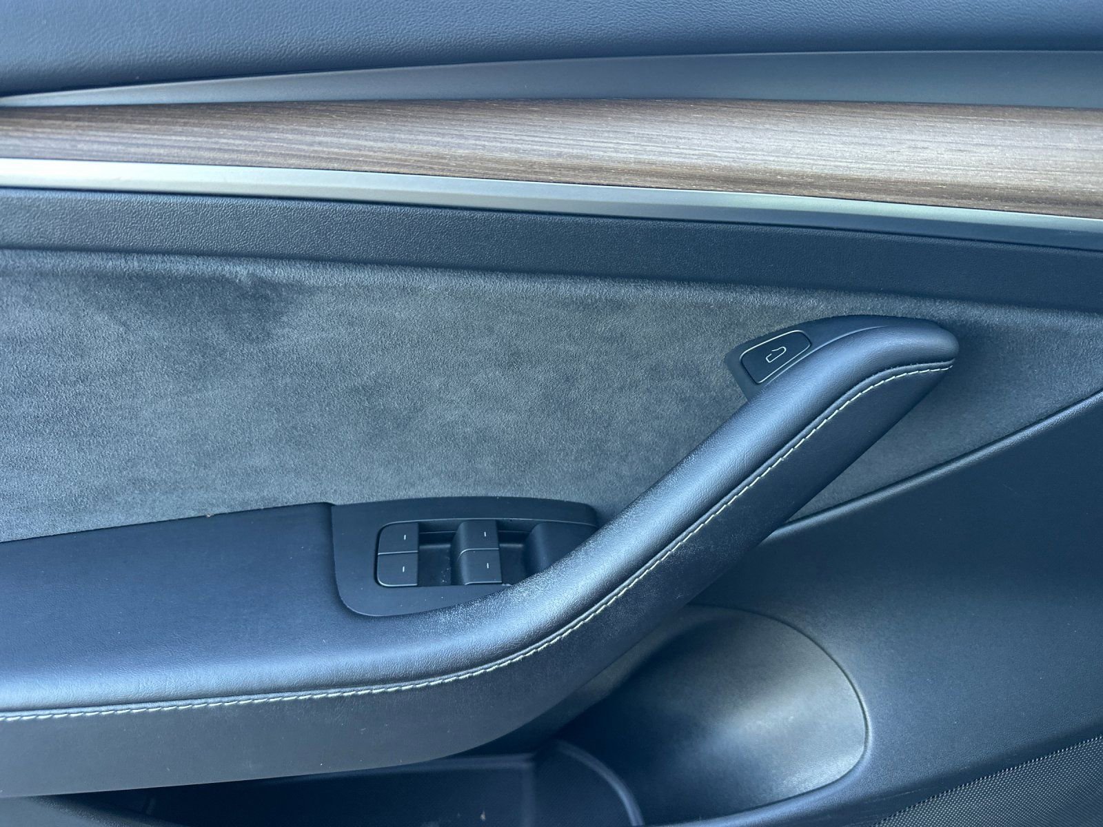 Used 2023 Tesla Model 3 Standard Range image 10