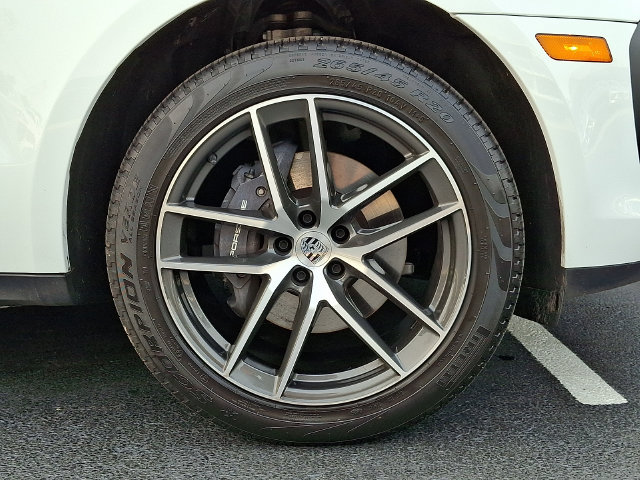 Certified 2026 Porsche Macan AWD/4WD image 12