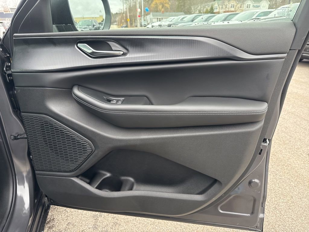 New 2026 Jeep Grand Cherokee Laredo image 30