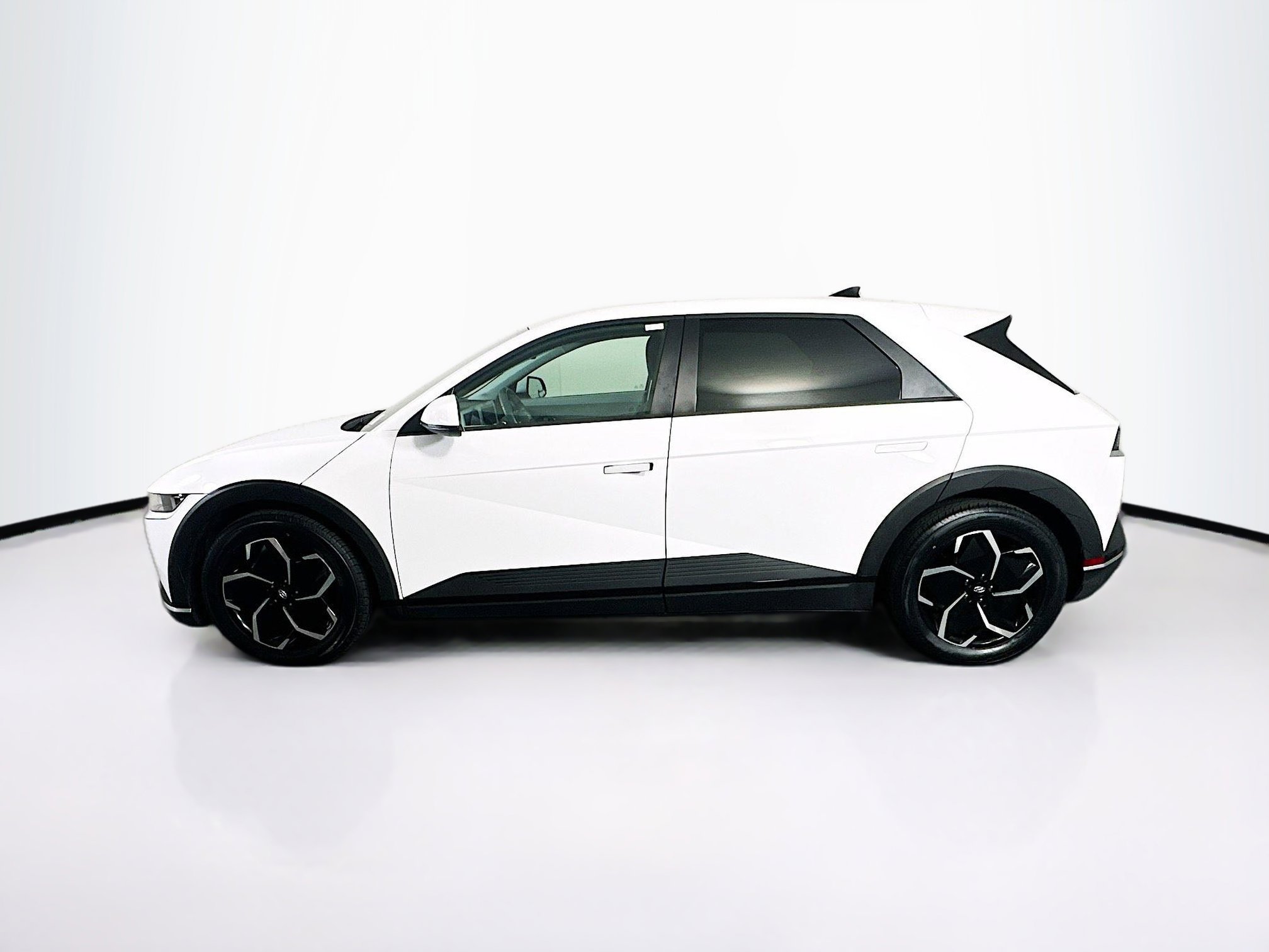 Used 2024 Hyundai Ioniq 5 SEL RWD image 4