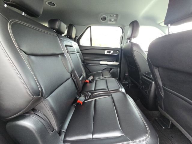 Used 2023 Ford Explorer XLT w/ Equipment Group 202A AWD/4WD image 16