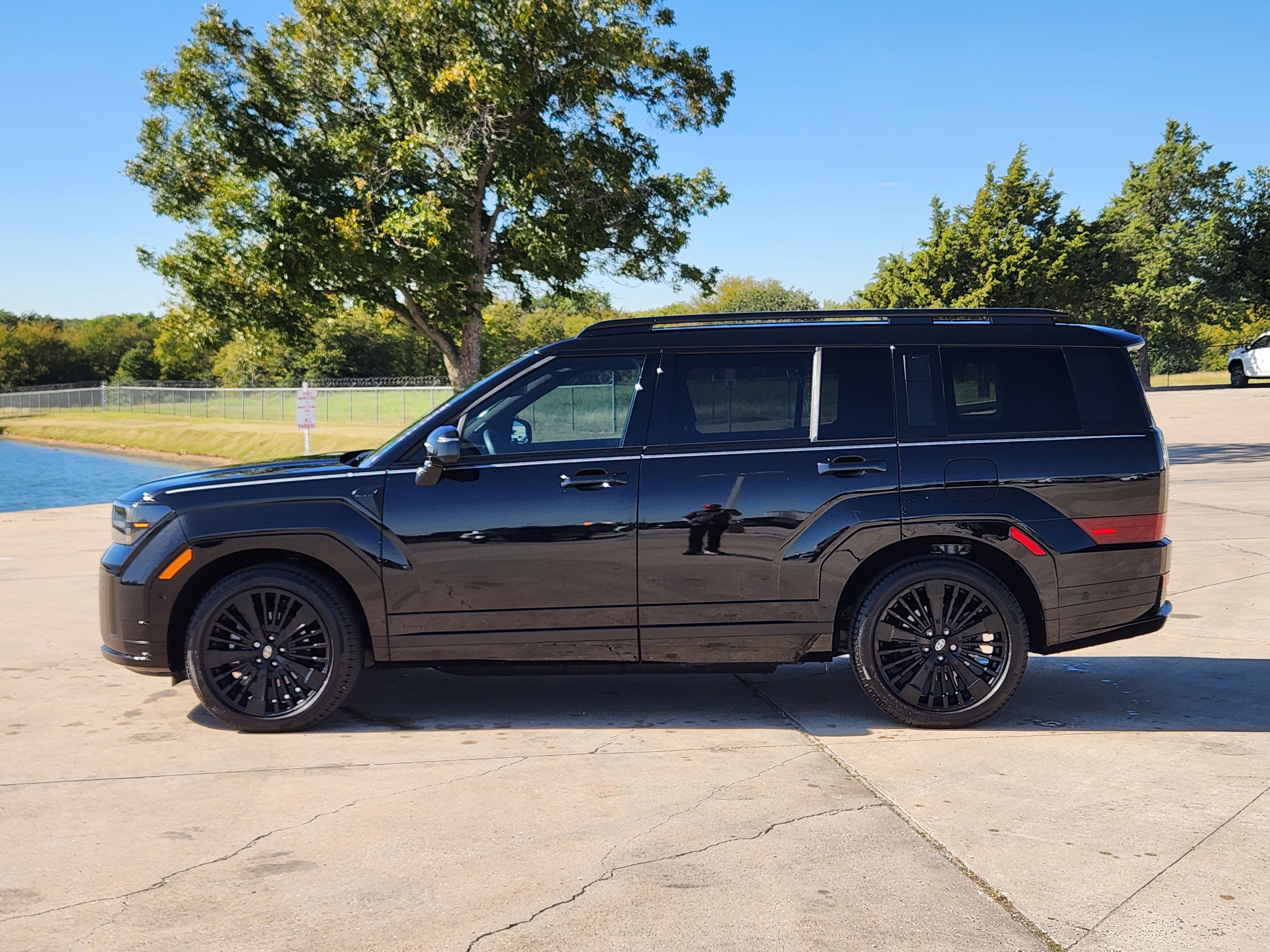 Used 2024 Hyundai Santa Fe Calligraphy image 4