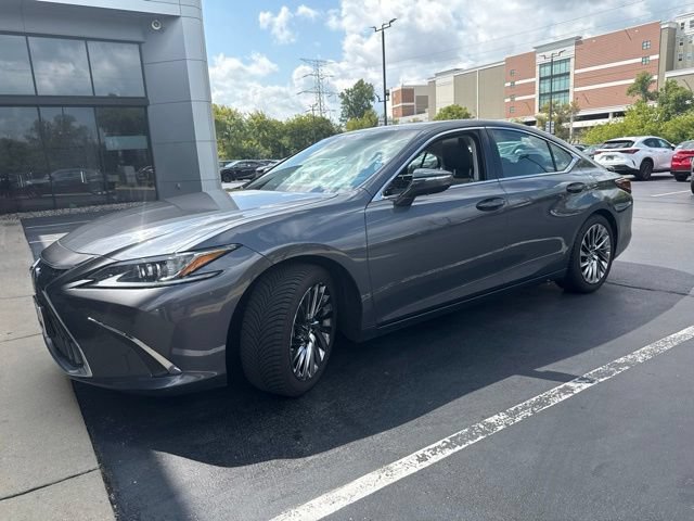 Used 2025 Lexus ES 300h w/ Accessory Package (Z2) FWD image 4