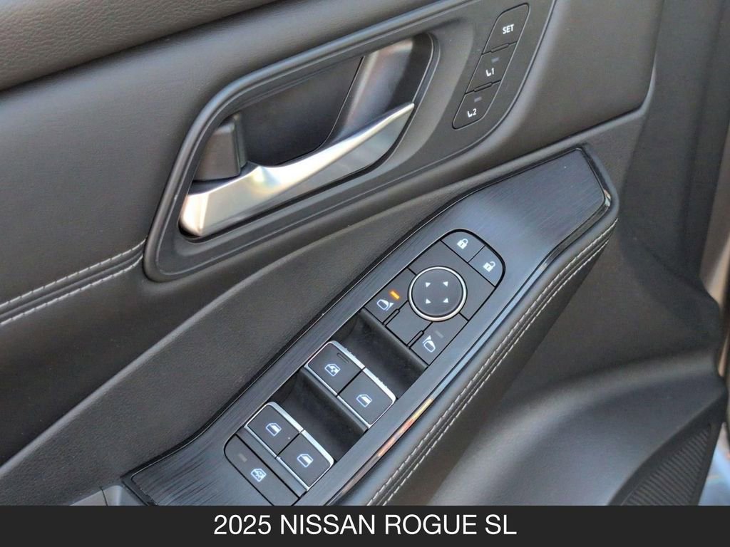 Certified 2025 Nissan Rogue SL w/ Tech Package FWD image 27