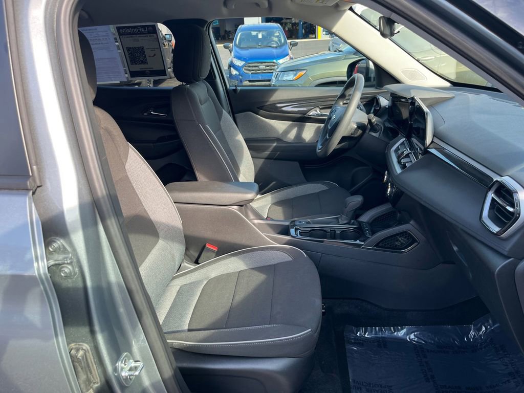 Used 2025 Chevrolet TrailBlazer LT image 23