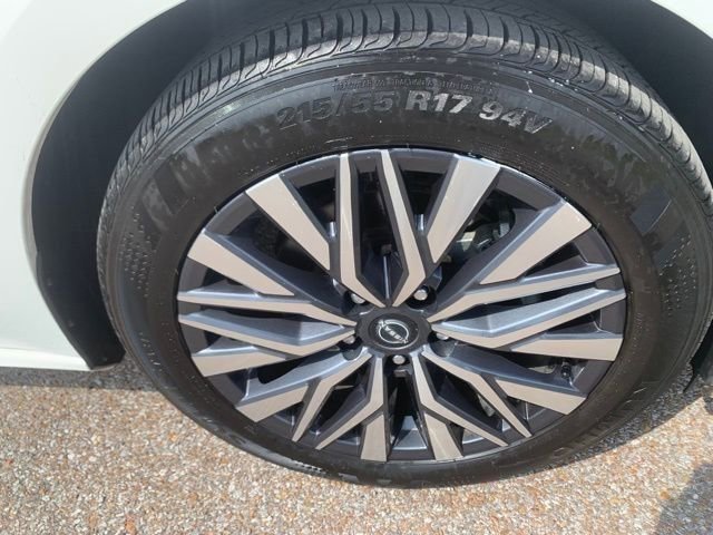 Used 2025 Nissan Altima 2.5 SV FWD image 10