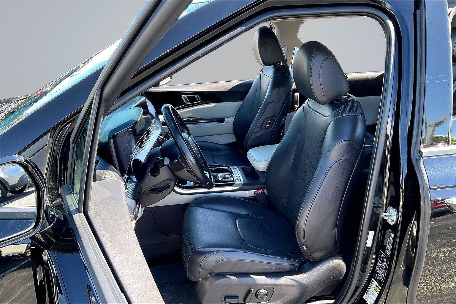 Used 2023 Kia Carnival SX Prestige FWD image 25