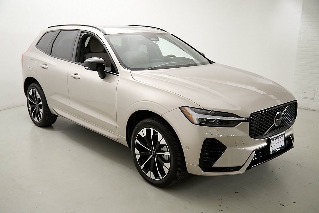 New 2026 Volvo XC60 T8 Plus w/ Protection Package Premier AWD/4WD image 3