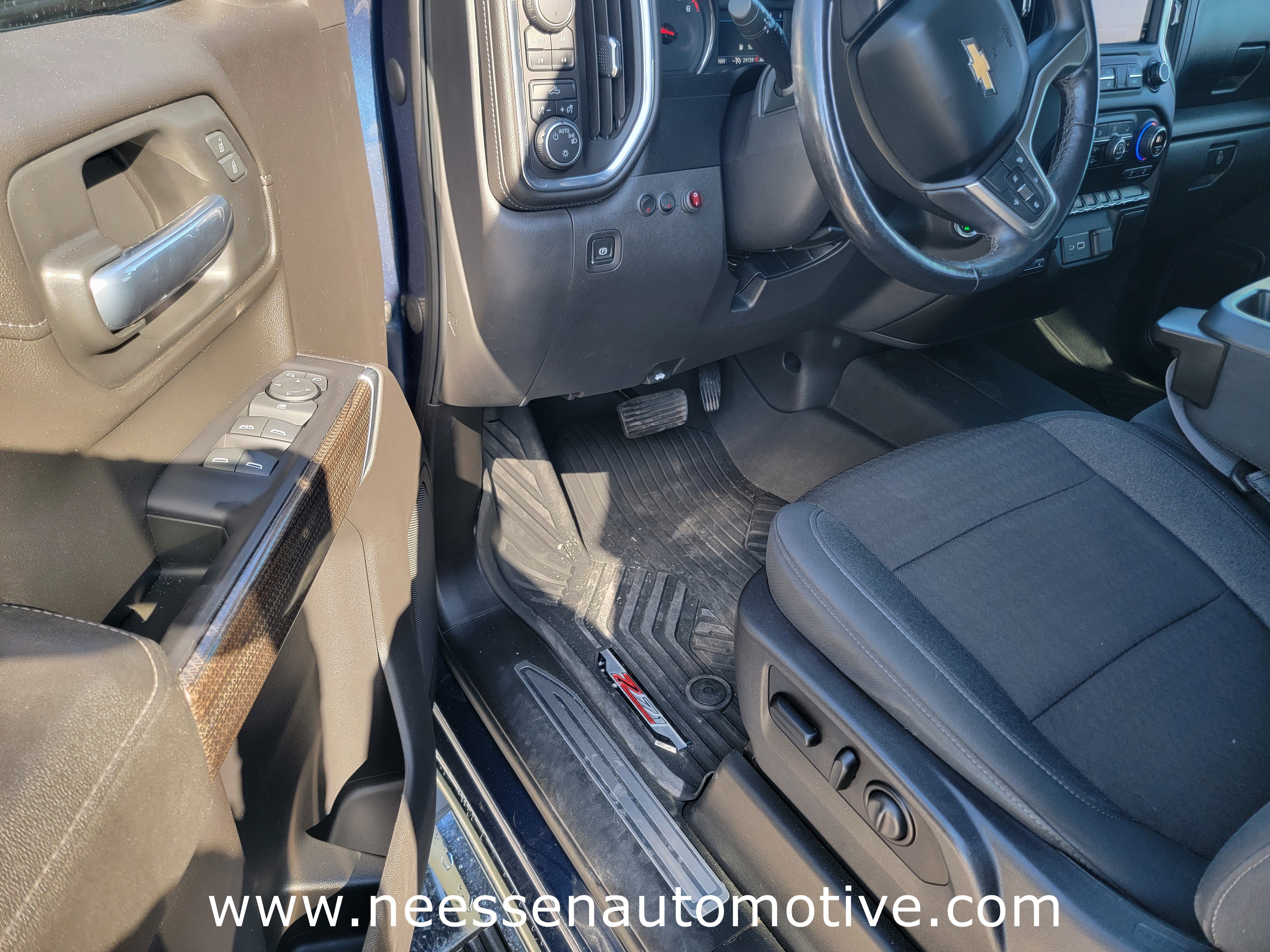 Used 2020 Chevrolet Silverado 1500 LT w/ Texas Edition image 14