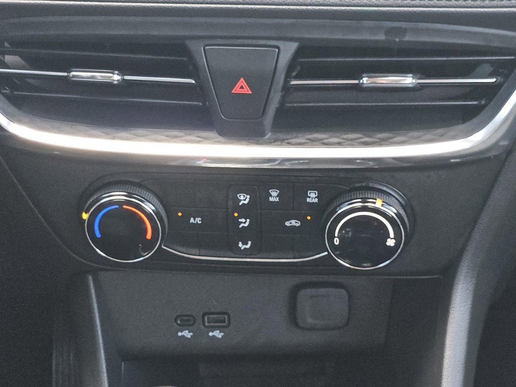 Used 2025 Buick Encore GX Preferred FWD image 13