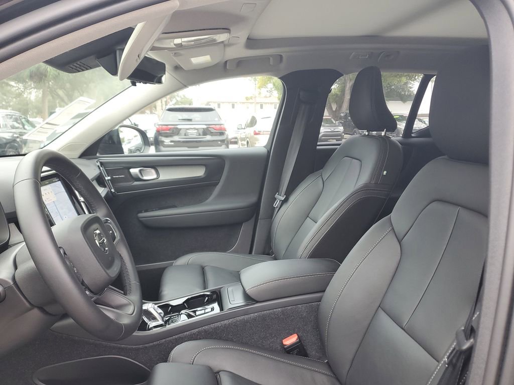 Certified 2026 Volvo XC40 B4 Plus w/ Protection Package Premier image 20