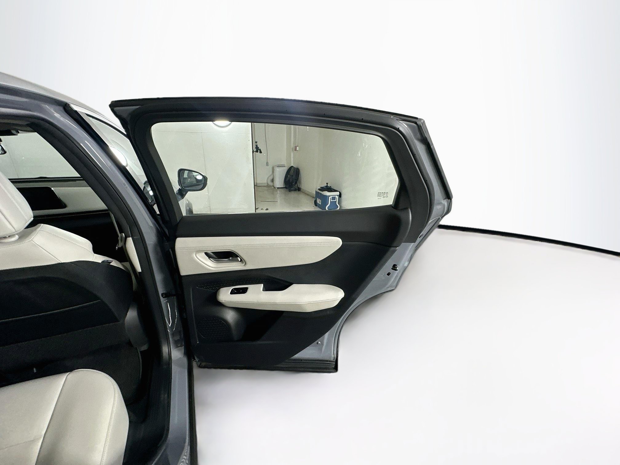 Used 2024 Nissan Ariya FWD image 30